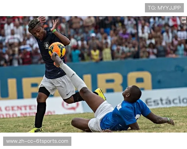 足球黑洞合并现象与足球比赛高压瞬间表现的类比研究 足球黑洞合并现象与足球比赛高压瞬间表现的类比研究